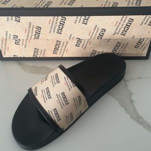 Gucci NWT Men’s Slides 
Gucci Invite Print Slide